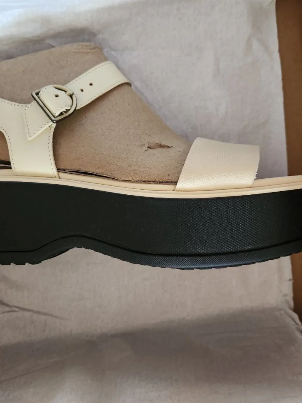 Sorel Dayspring Leather Honey White Platform Sandals. NIB. Size 10